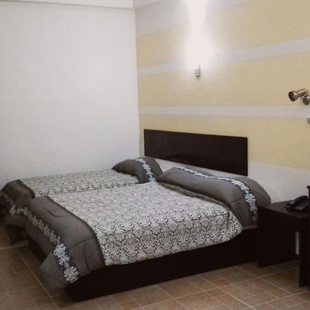 Metro Park Hotel Mandaue Cebu Стая снимка